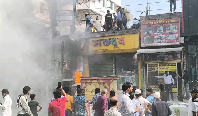 বৈদ্যুতিক ট্রান্সমিটার থেকে আগুন এলাকাবাসীর চেষ্টায় নিয়ন্ত্রণে